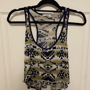 💙🤍 Forever 21 Geometric Racerback Tank Top 🤍💙